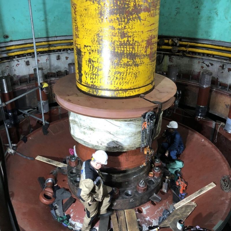 Hydro turbine - Install francis runner